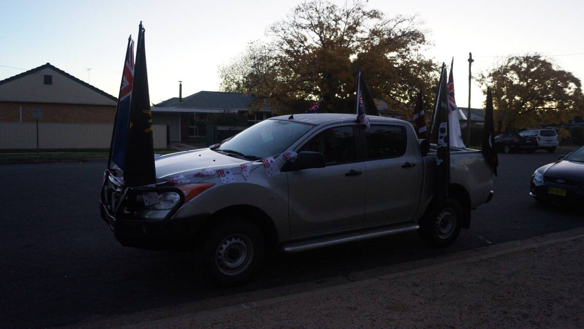 A car decorated in 'Aussie' theme at Holbrook