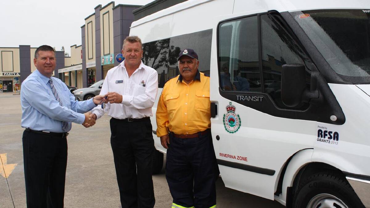 Bernard Cox RFSA Chief Executive Officer hands over the keys to the new Riverina bus to Rex Sheather, Fleet Officer for the Riverina Zone of the NSW Rural Fire Service and Fernando Flores, from the Yerong Creek Rural Fire Brigade.