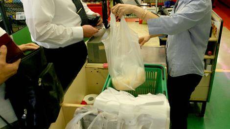 Council backs bid to shelve plastic bags