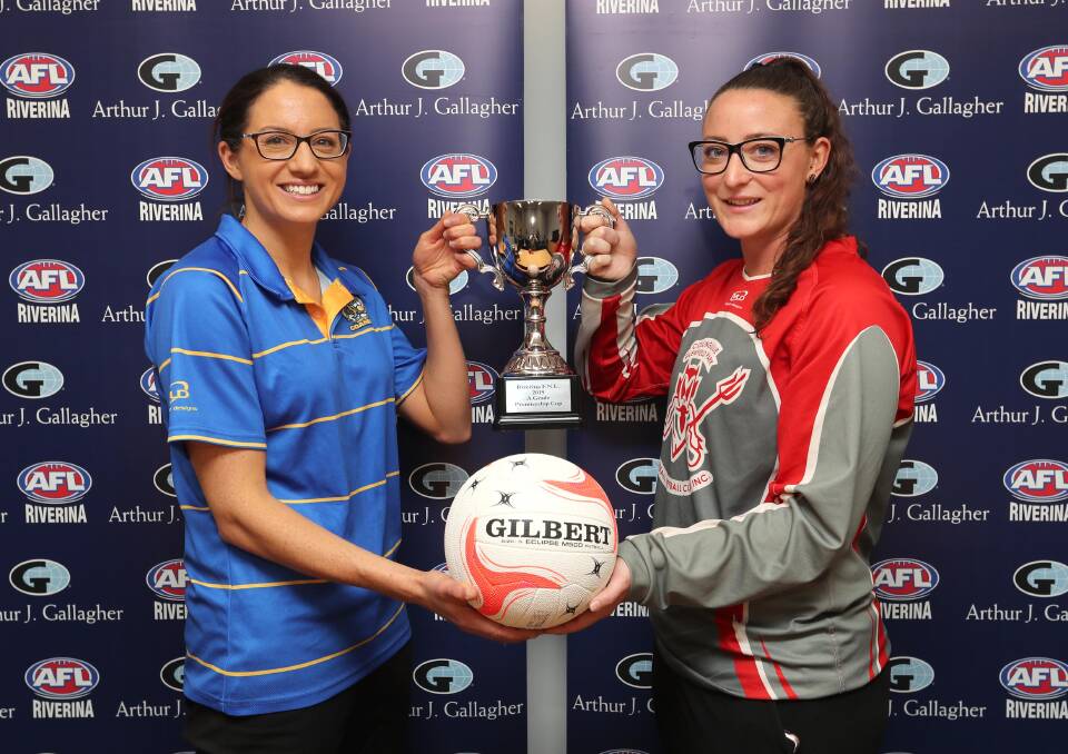 Jemima Norbury (right) with Mangoplah-Cookardinia United-Eastlakes coach Marie Campbell ahead of this year's Riverina League A grade netball grand final. Picture: Les Smith