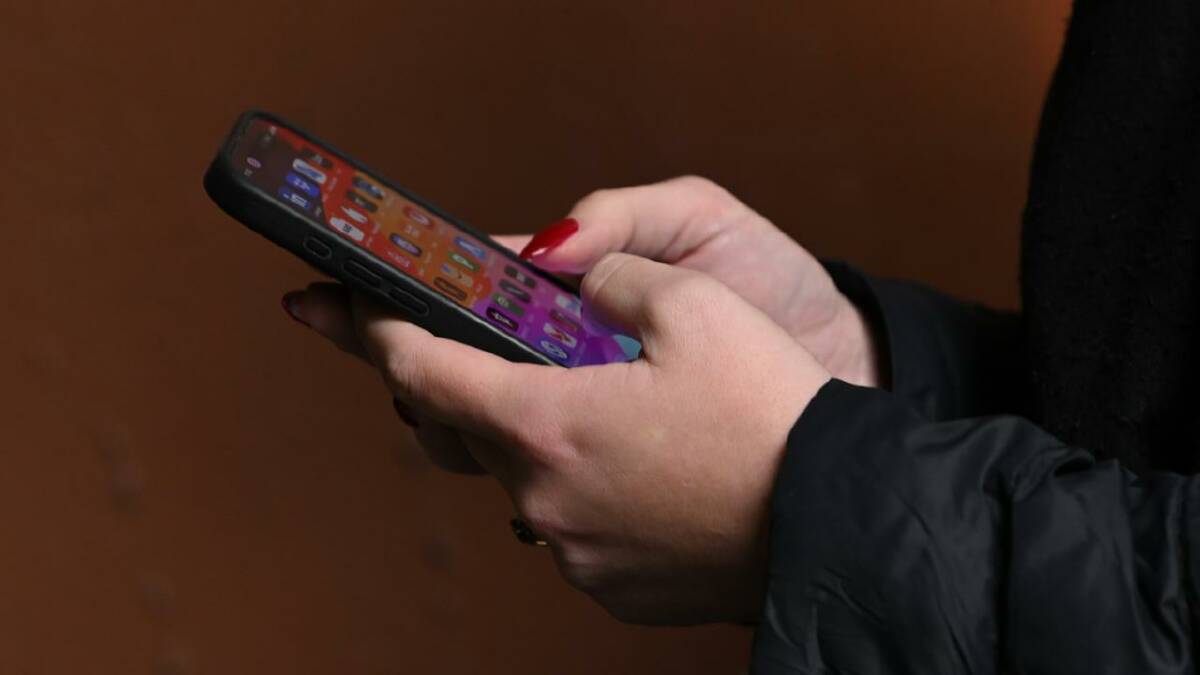 Parents and children won't be punished if they get around the social media ban. (James Ross/AAP PHOTOS) Parents and children won't be punished if they get around the social media ban. (James Ross/AAP PHOTOS)