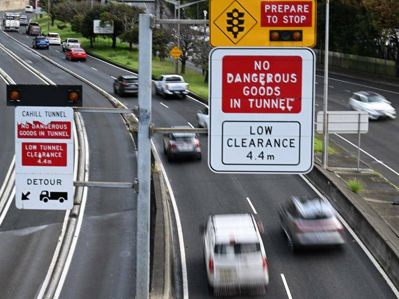 Motorists who use the Harbour Bridge and tunnel will have to pay tolls in both directions from 2028. Photo: Dean Lewins/AAP PHOTOS