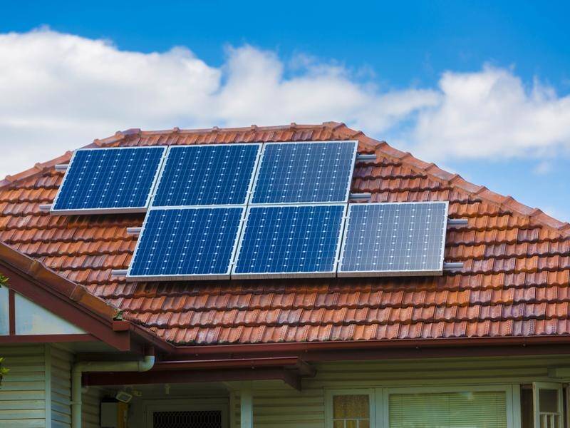 Up to 3,000 low-income households in NSW are being offered free solar panels of their rooftops.