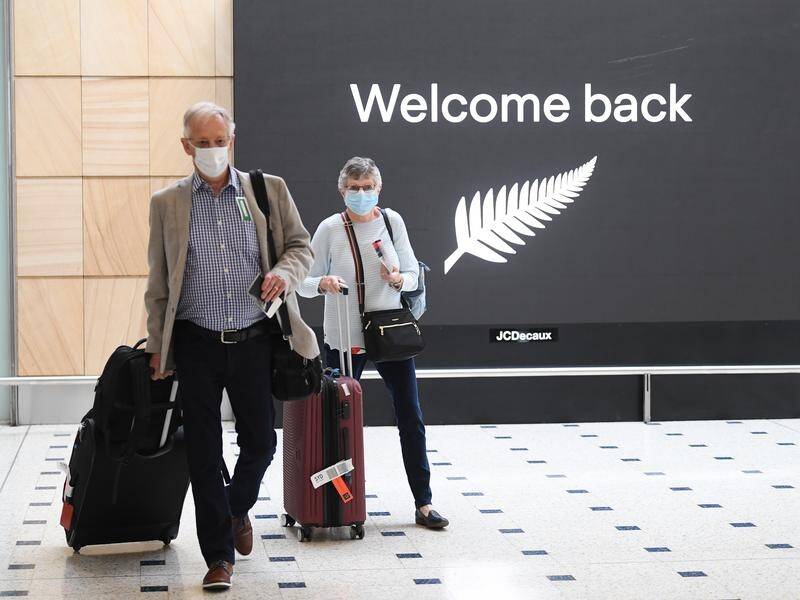 New Zealanders arriving in Sydney are being asked to get tested for COVID-19 and isolate.