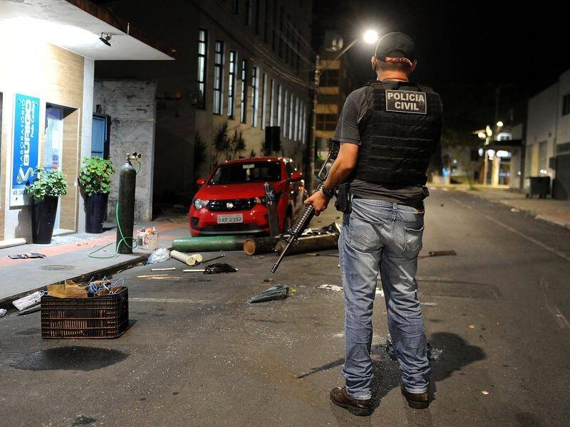 Robbers have invaded the city of Criciuma in southern Brazil and assaulted a local bank branch.