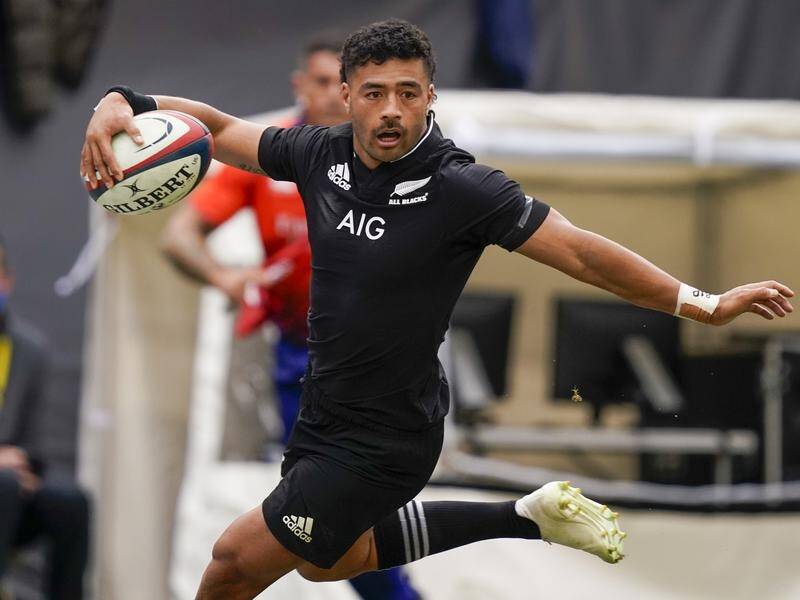 Richie Mo'unga will step back into the No.10 role when the All Blacks play Italy in Rome.