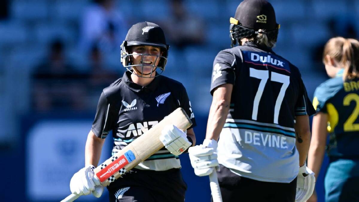 Amelia Kerr (left) and Sophie Devine shared an unbeaten 90-run stand against Australia. (Andrew Cornaga/AAP PHOTOS) Amelia Kerr (left) and Sophie Devine shared an unbeaten 90-run stand against Australia. (Andrew Cornaga/AAP PHOTOS)