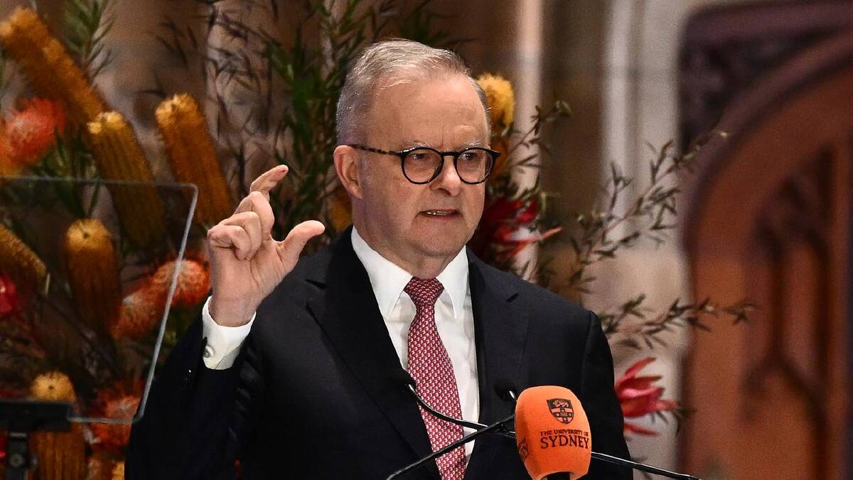 Anthony Albanese wants mandates for AI data centres to provide their own renewable energy. (Dan Himbrechts/AAP PHOTOS)