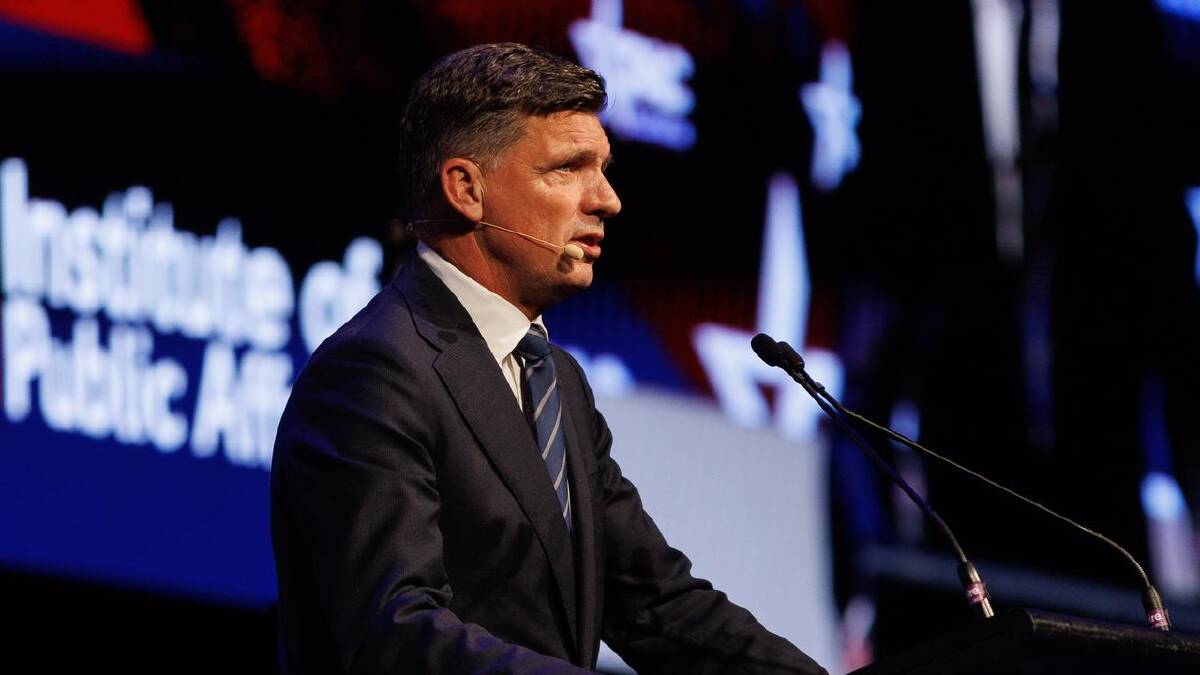 Opposition Leader Angus Taylor has received a standing ovation of sorts. (Russell Freeman/AAP PHOTOS)