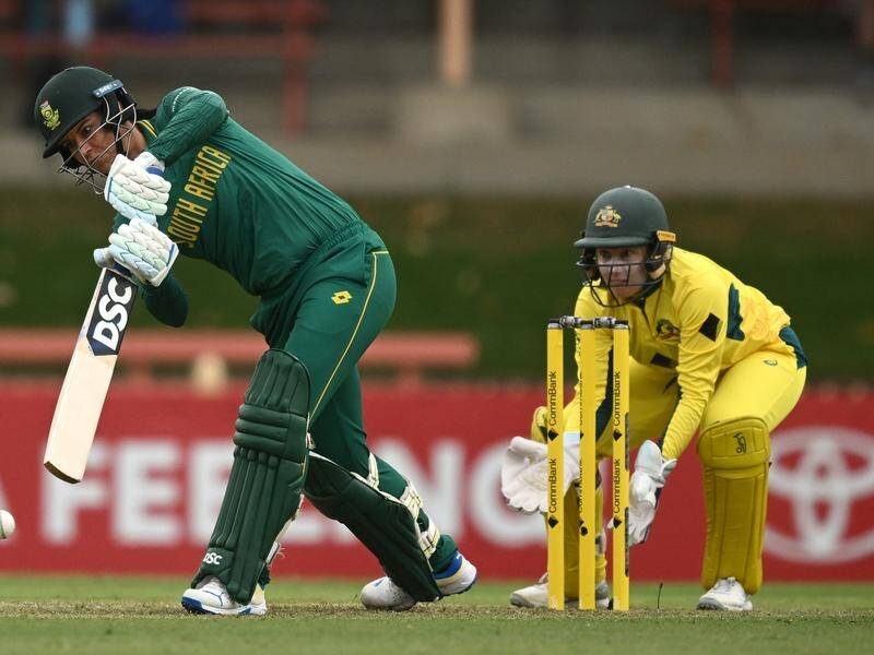 South Africa's Marizanne Kapp top scored with 75 against Australia at North Sydney Oval. (Dan Himbrechts/AAP PHOTOS)