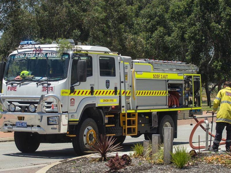 An out-of-control bushfire is threatening lives and homes on Perth's southeastern outskirts. (Aaron Bunch/AAP PHOTOS) An out-of-control bushfire is threatening lives and homes on Perth's southeastern outskirts. (Aaron Bunch/AAP PHOTOS)