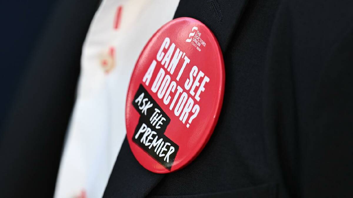 Psychiatrists say all people should have access to mental health services in NSW. (Dean Lewins/AAP PHOTOS) Psychiatrists say all people should have access to mental health services in NSW. (Dean Lewins/AAP PHOTOS)