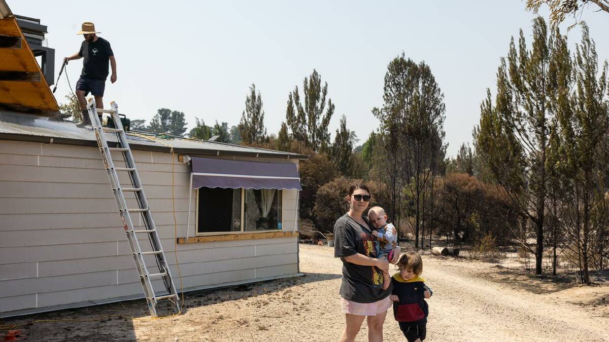 Manique Cox feared she would lose her home on the outskirts of Dimboola. (Diego Fedele/AAP PHOTOS) Manique Cox feared she would lose her home on the outskirts of Dimboola. (Diego Fedele/AAP PHOTOS)