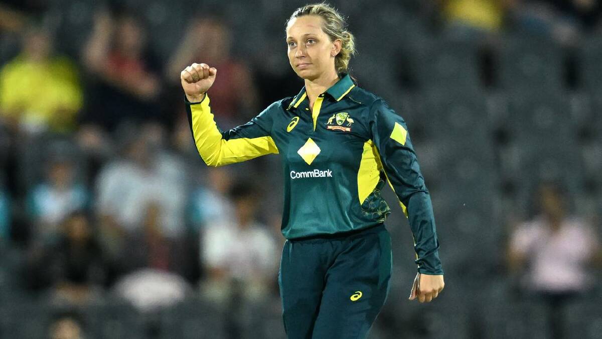 Ashleigh Gardner was sent for scans after injuring her finger against New Zealand. (Darren England/AAP PHOTOS) Ashleigh Gardner was sent for scans after injuring her finger against New Zealand. (Darren England/AAP PHOTOS)