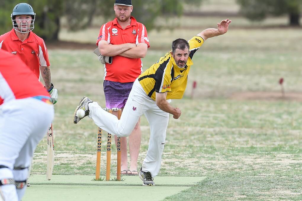 TARGET: Osborne bowler Craig Willis fires one down the pitch in Hume cricket. Photo: MARK JESSER 