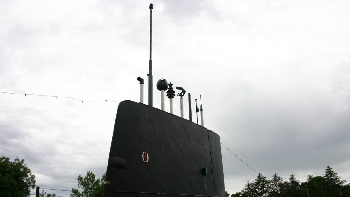 The iconic HMAS Otway in Holbrook’s Submarine Park has received a make-over with a set of new masts atop the conning tower.